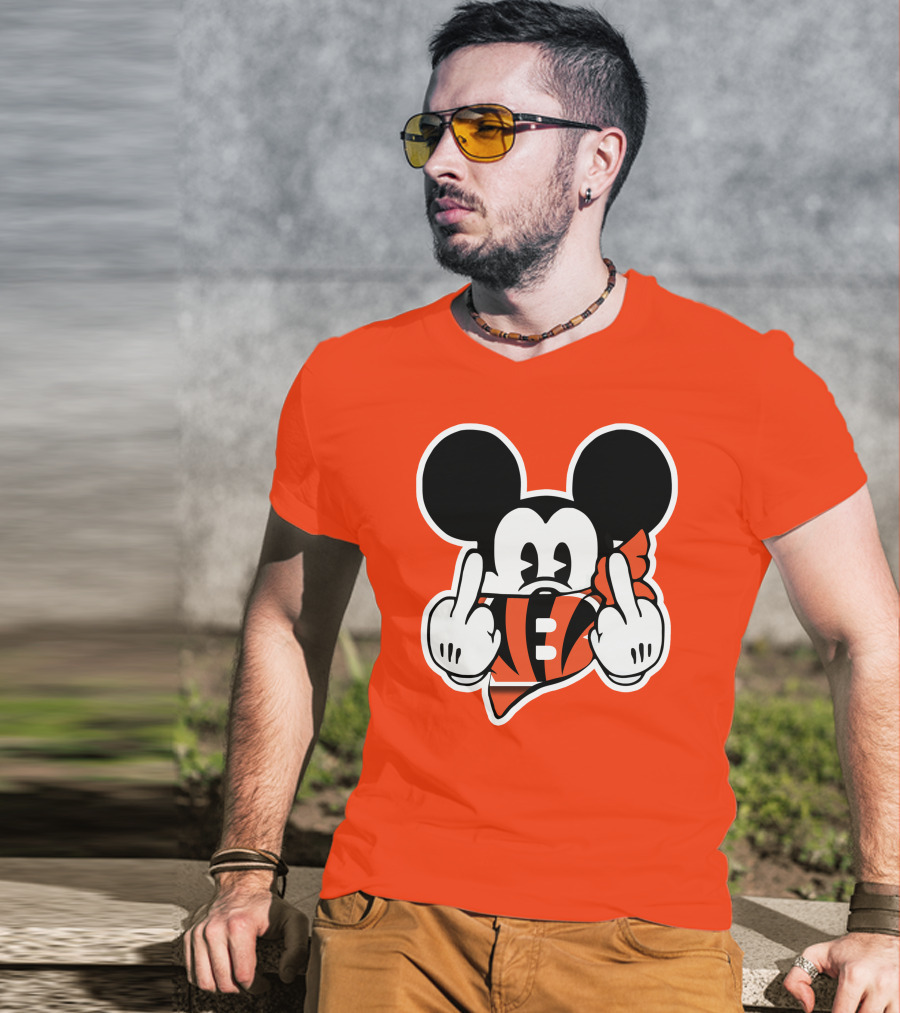 Cincinnati Bengals 29 Mickey Mouse Football Fan Gesture T-Shirt