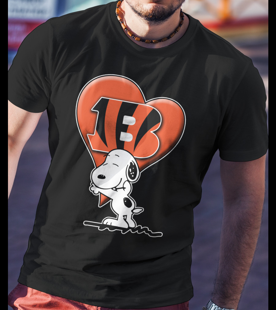 Snoopy Hugging Cincinnati Bengals Heart T-Shirt