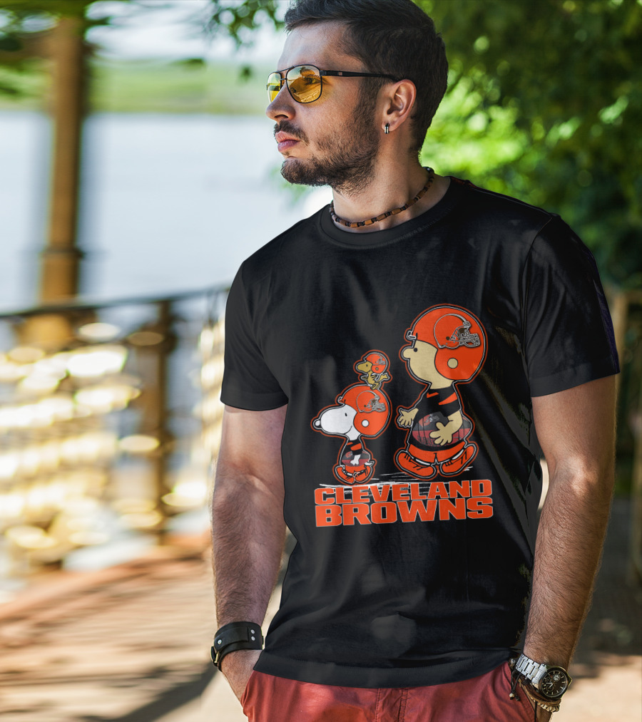 Snpfootball CLEVELAND BROWNS Peanuts Characters Football Helmets T-Shirt