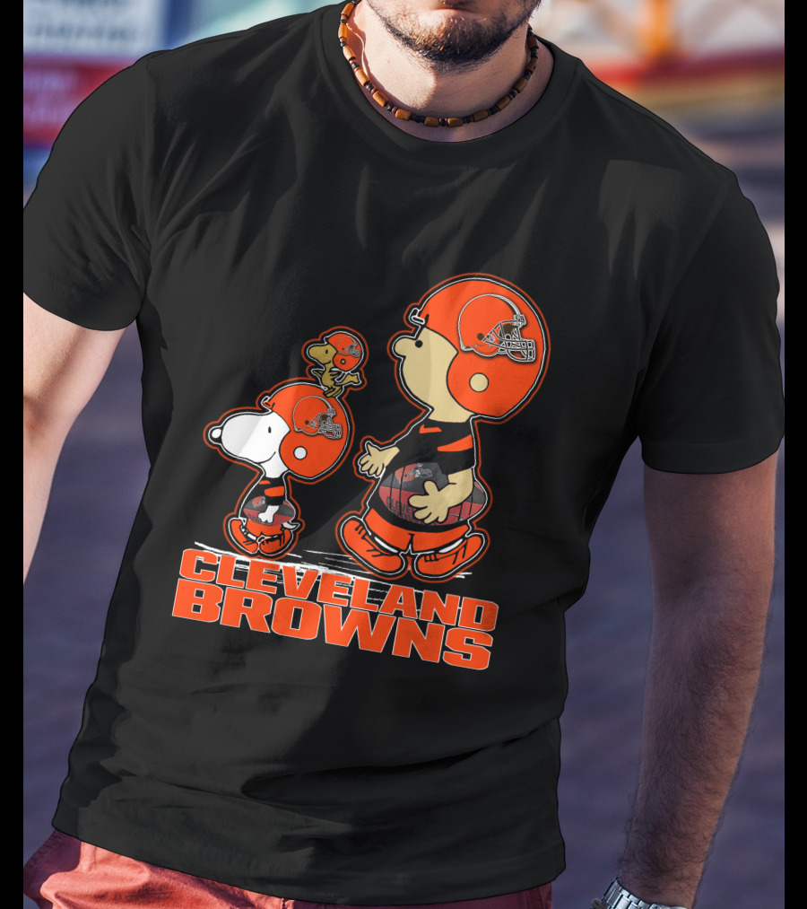 Snpfootball CLEVELAND BROWNS Peanuts Characters Football Helmets T-Shirt