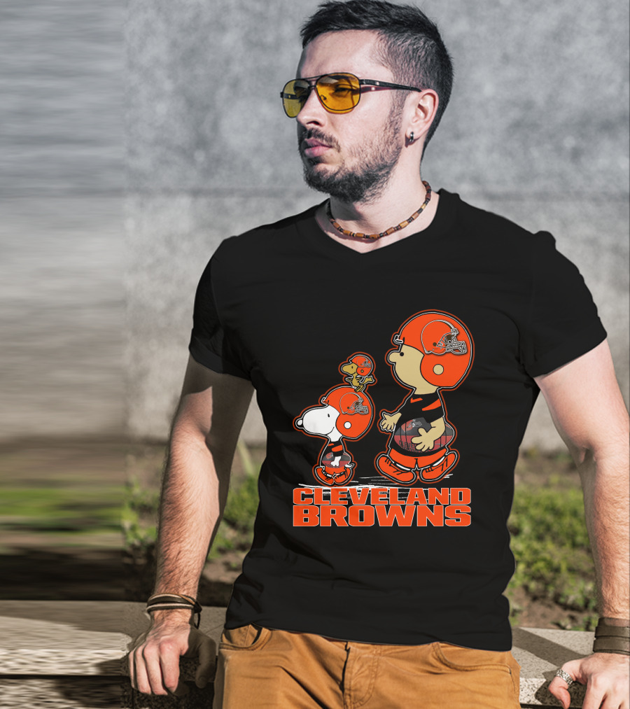 Snpfootball CLEVELAND BROWNS Peanuts Characters Football Helmets T-Shirt
