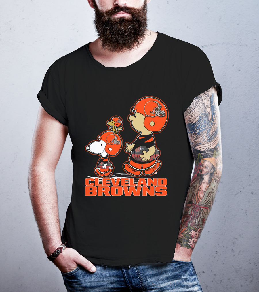 Snpfootball CLEVELAND BROWNS Peanuts Characters Football Helmets T-Shirt
