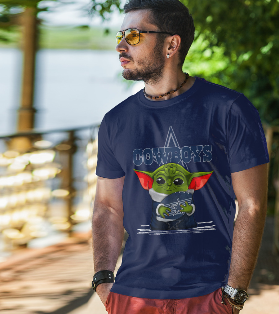 COWBOYS Yoda Holding Football Star T-Shirt