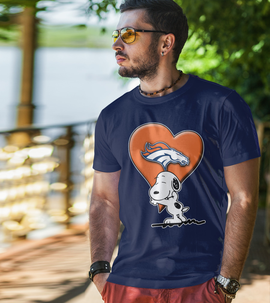 Snp V1 Denver Broncos Snoopy Hugging Heart T-Shirt