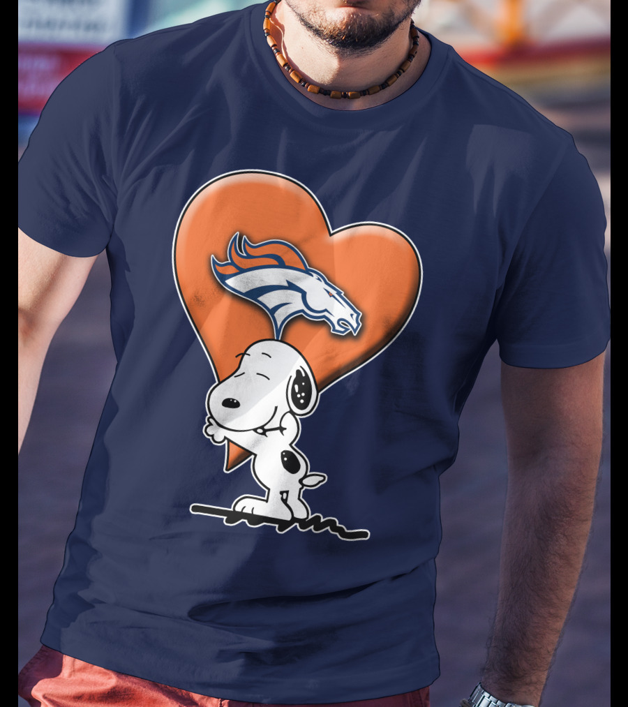 Snp V1 Denver Broncos Snoopy Hugging Heart T-Shirt