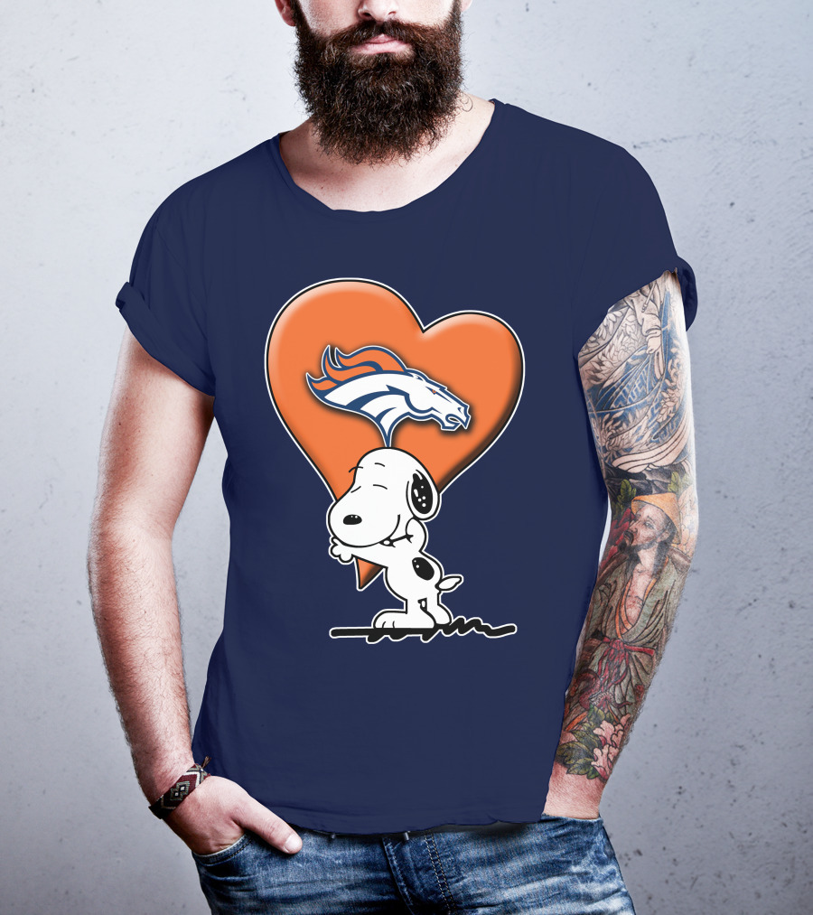 Snp V1 Denver Broncos Snoopy Hugging Heart T-Shirt
