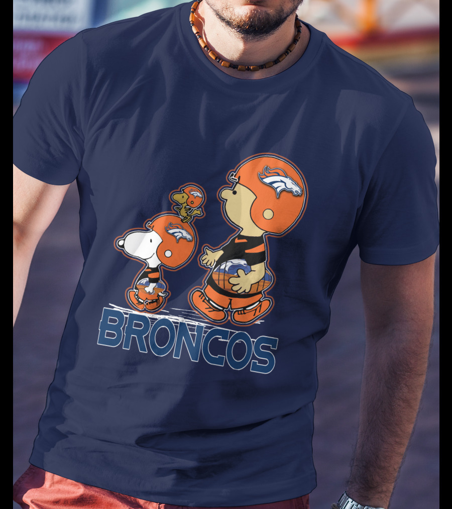 Snpfootball Denver Broncos Peanuts Characters Helmet T-Shirt