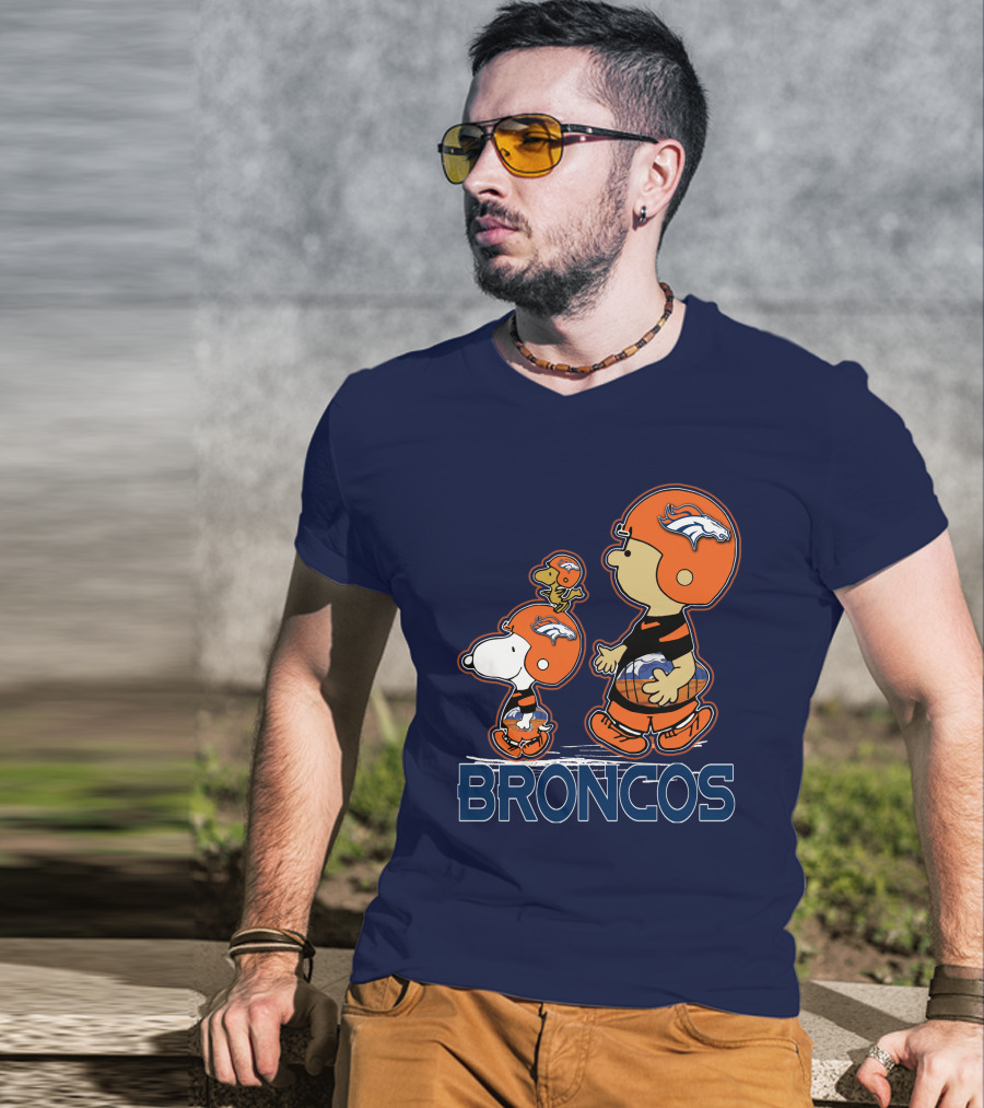 Snpfootball Denver Broncos Peanuts Characters Helmet T-Shirt
