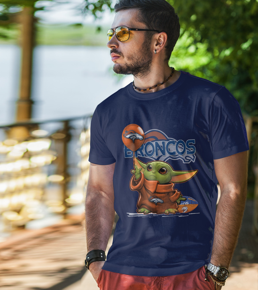 Yoda V1 Denver Broncos Alien Holding Balloon And Football T-Shirt