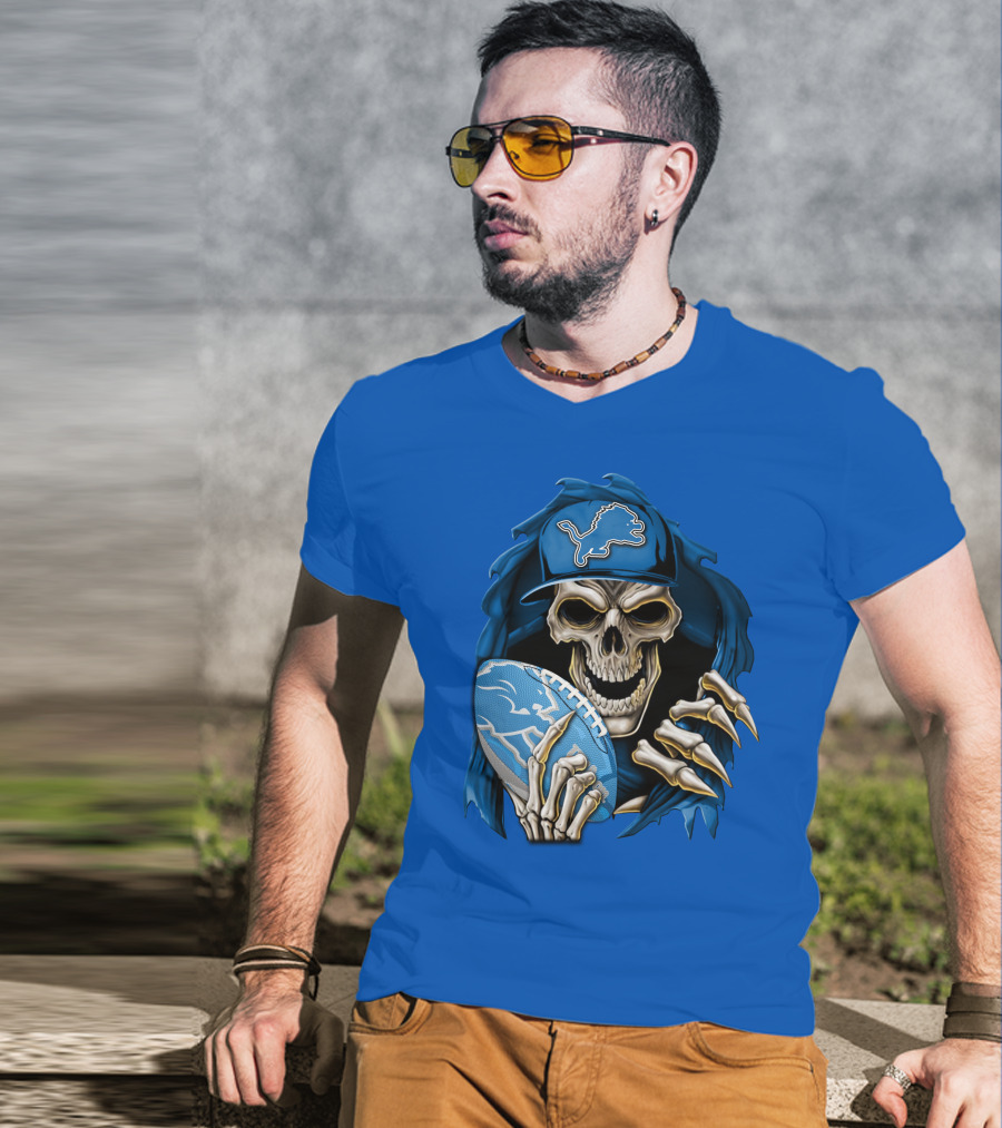 Skullbong Detroit Lions Skeleton Holding Football In Detroit Lions Cap T-Shirt