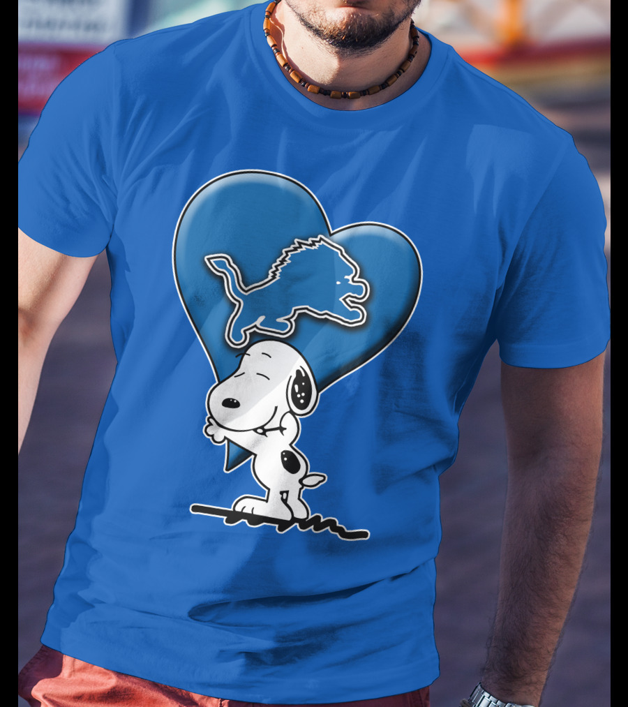 Snp DETROIT LIONS Blue Heart Snoopy Hugging Lion T-Shirt