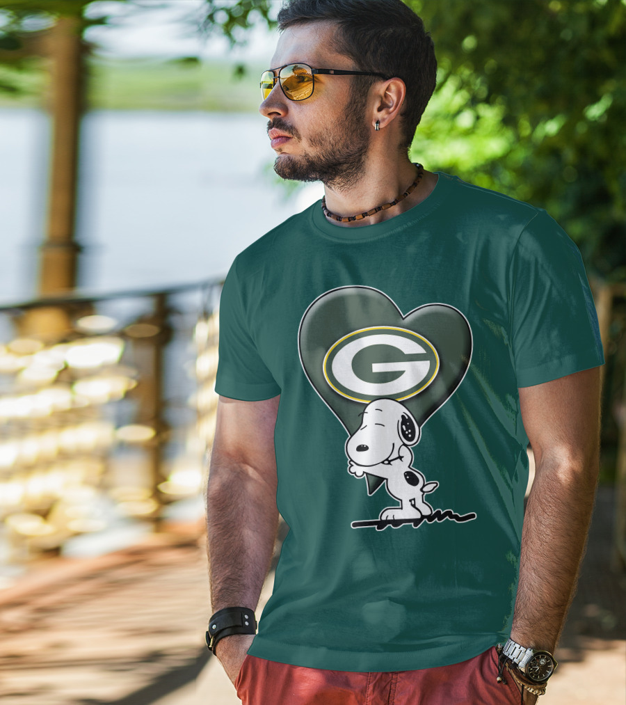 Snoopy Hugging Heart With Green Bay Packers T-Shirt