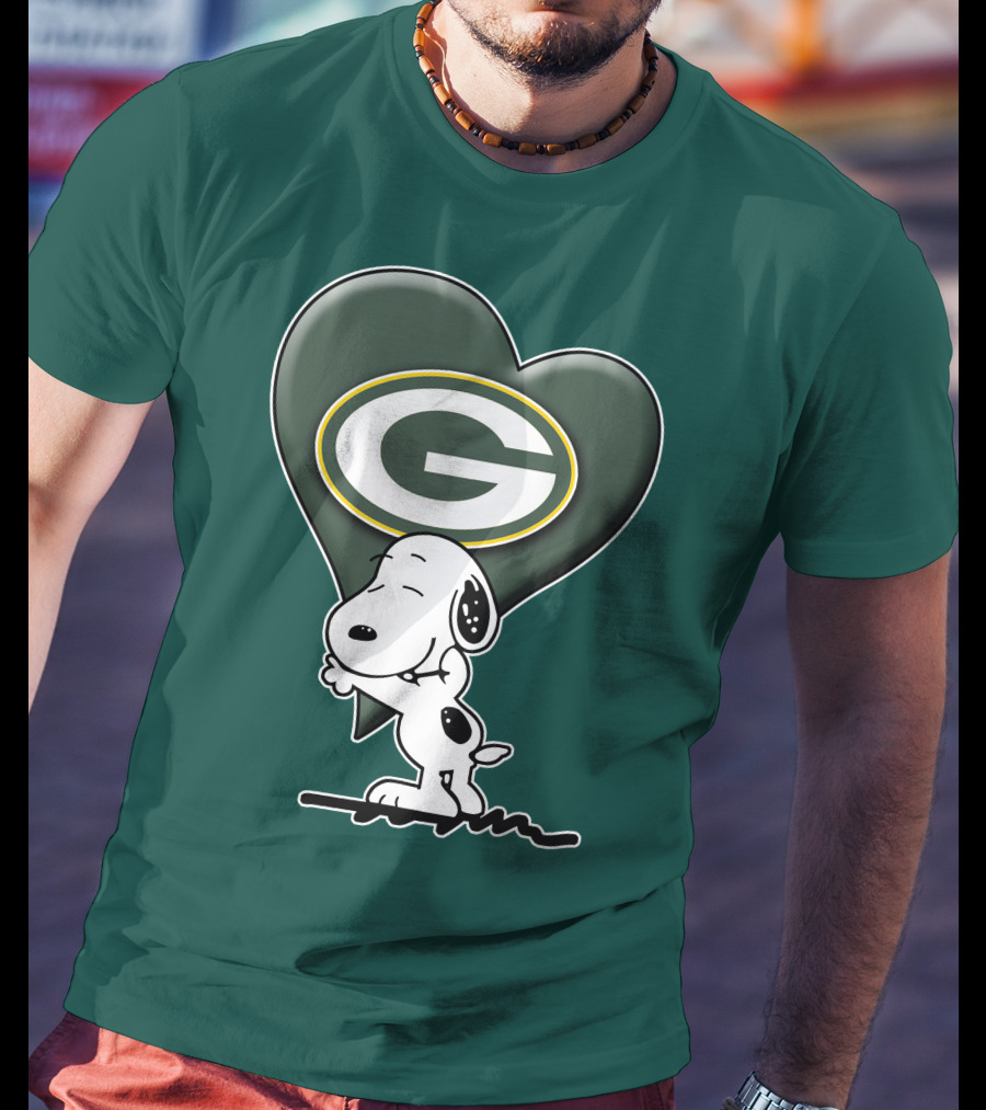 Snoopy Hugging Heart With Green Bay Packers T-Shirt
