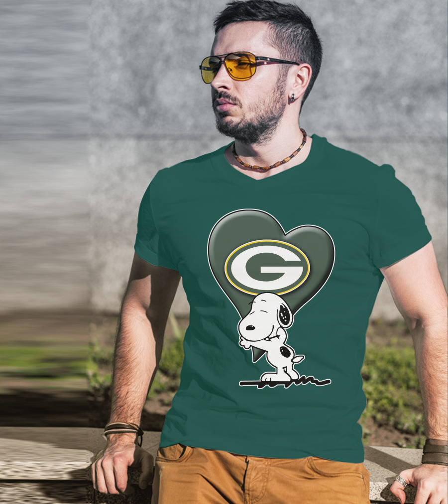 Snoopy Hugging Heart With Green Bay Packers T-Shirt