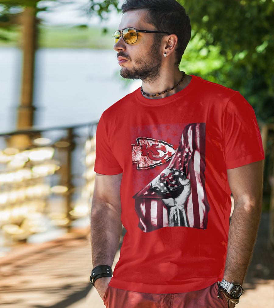 Kansas City Chiefs Arrowhead With American Flag Motif T-Shirt