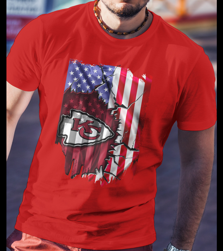 Kansas City Chiefs Logo With American Flag Background T-Shirt