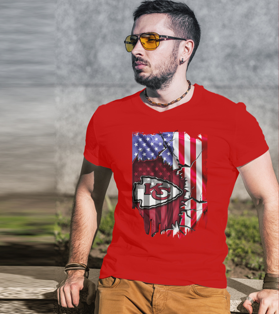 Kansas City Chiefs Logo With American Flag Background T-Shirt