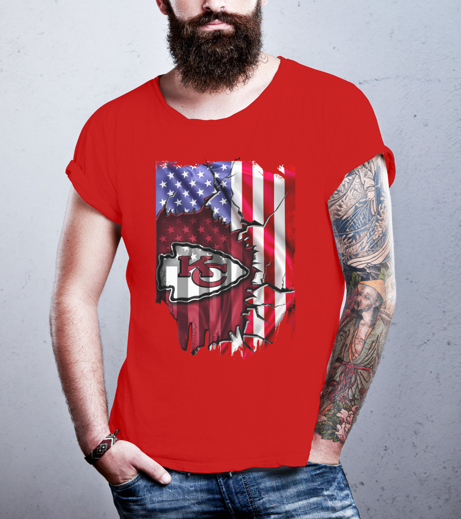 Kansas City Chiefs Logo With American Flag Background T-Shirt