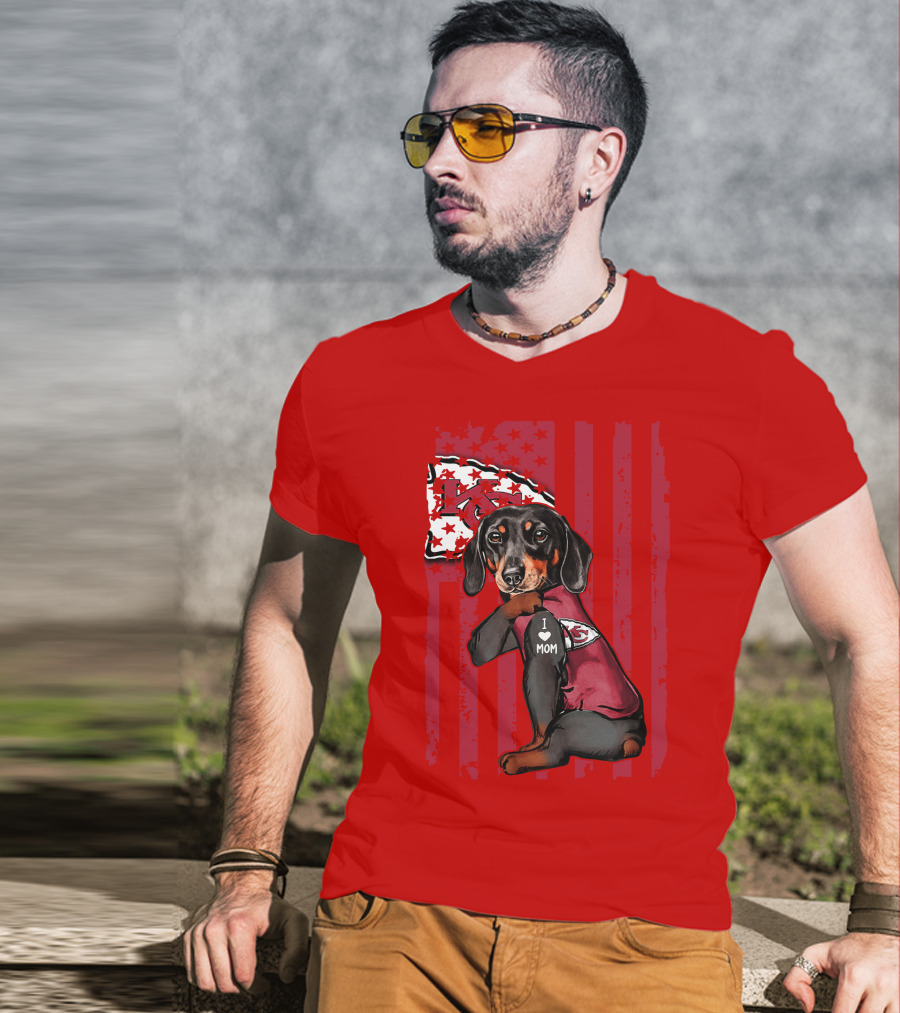 Dachshund I Love Mom Kansas City Chiefs Fan Flag T-Shirt