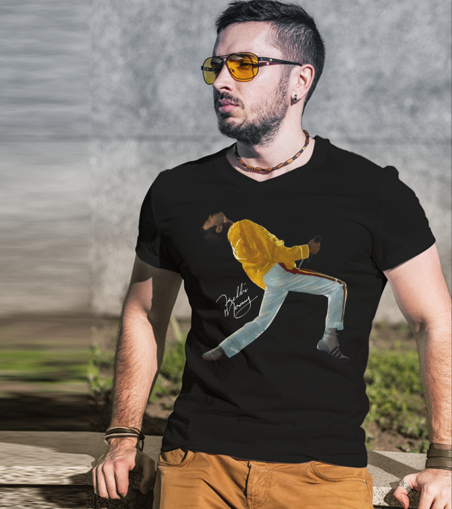 Freddie Mercury Wembley Yellow Jacket Live Pose T-Shirt