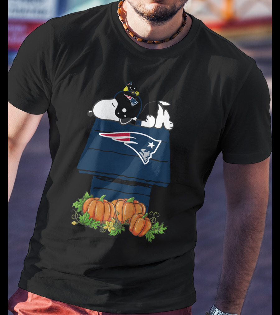 New England Patriots Snoopy Doghouse Pumpkins T-Shirt