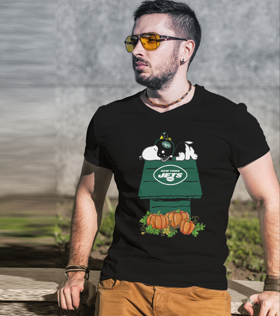 New York Jets Snoopy Resting On Pumpkin Doghouse T-Shirt