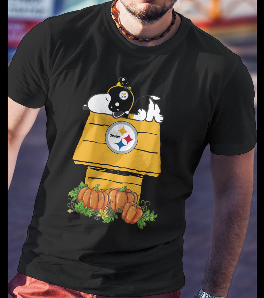 Pittsburgh Steelers Snoopy Doghouse With Pumpkins T-Shirt