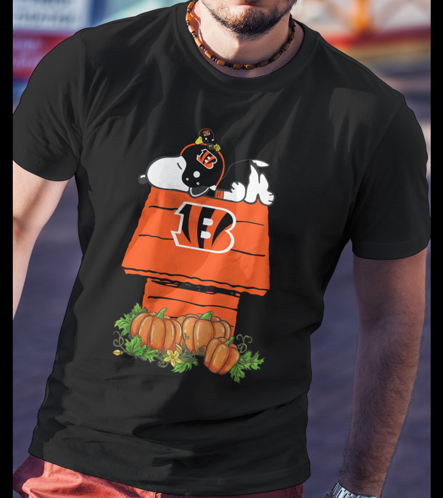 Cincinnati Bengals Snoopy Doghouse Pumpkin Halloween T-Shirt