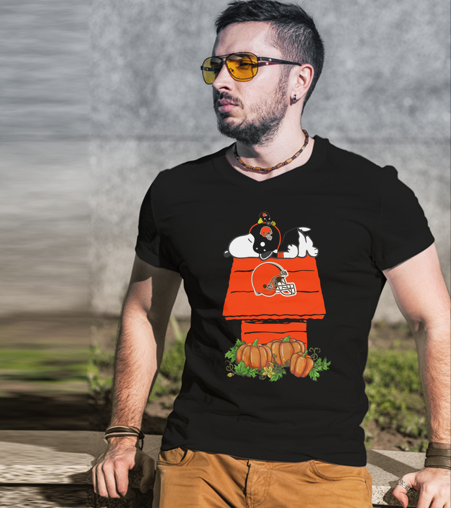 Cleveland Browns Snoopy Pumpkin Halloween Football Doghouse T-Shirt