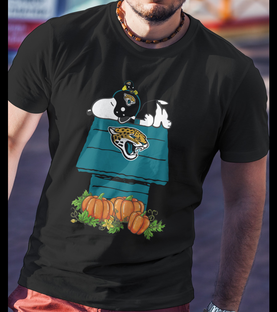 Jacksonville Jaguars Snoopy Pumpkin Halloween Peanuts NFL Football T-Shirt
