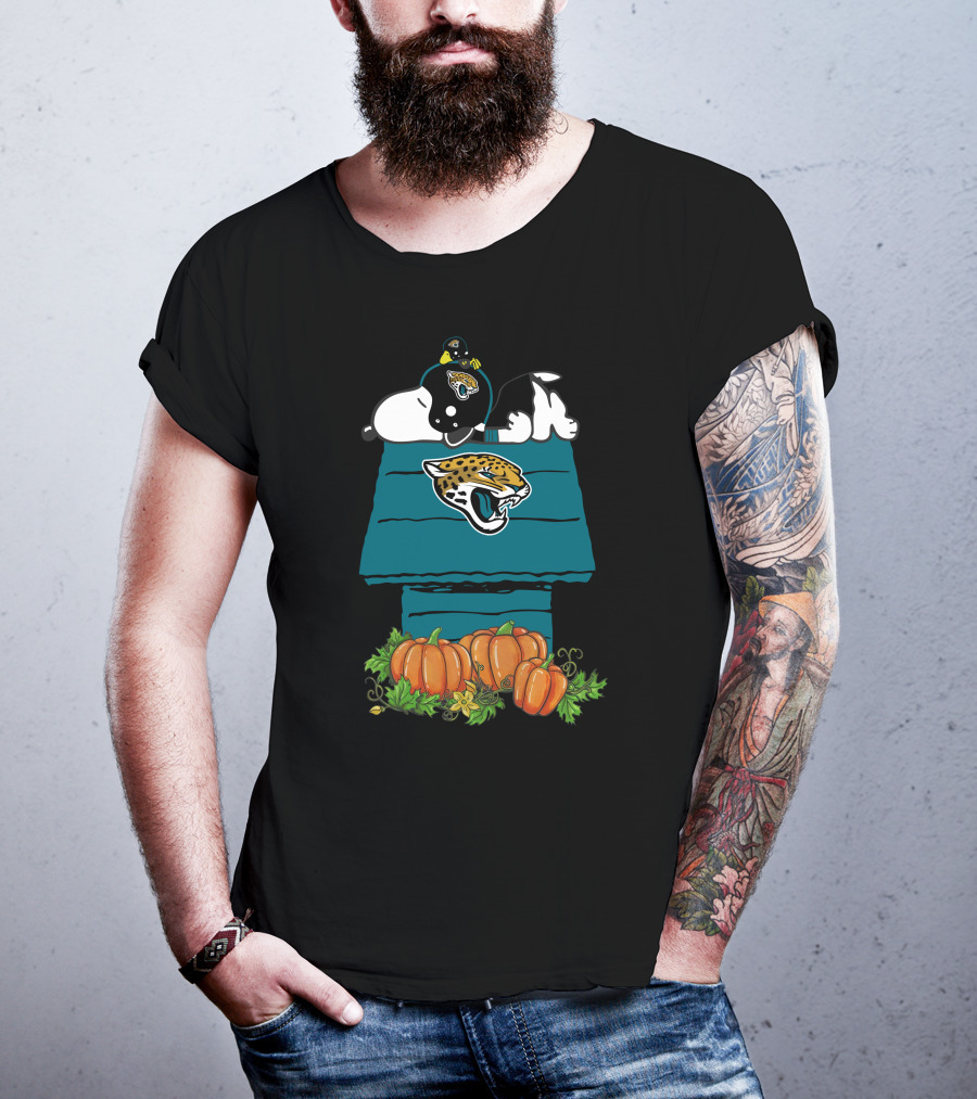 Jacksonville Jaguars Snoopy Pumpkin Halloween Peanuts NFL Football T-Shirt
