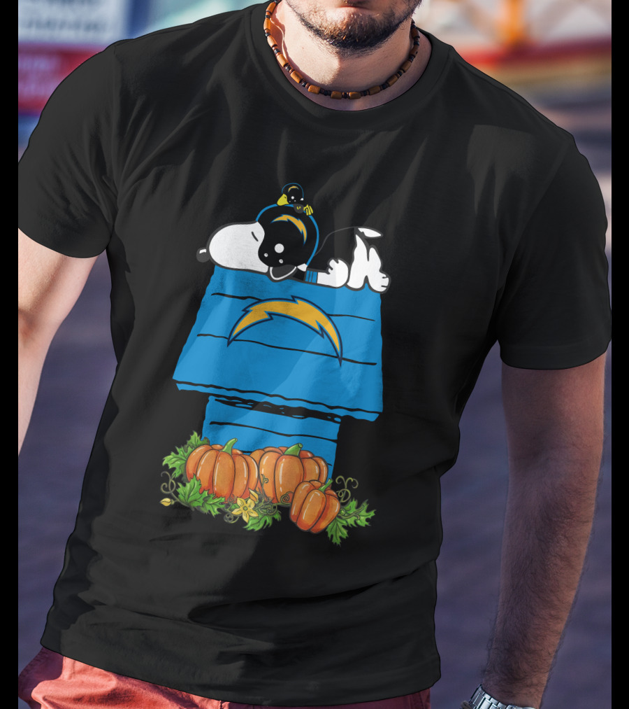 Los Angeles Chargers Snoopy Doghouse Pumpkins T-Shirt