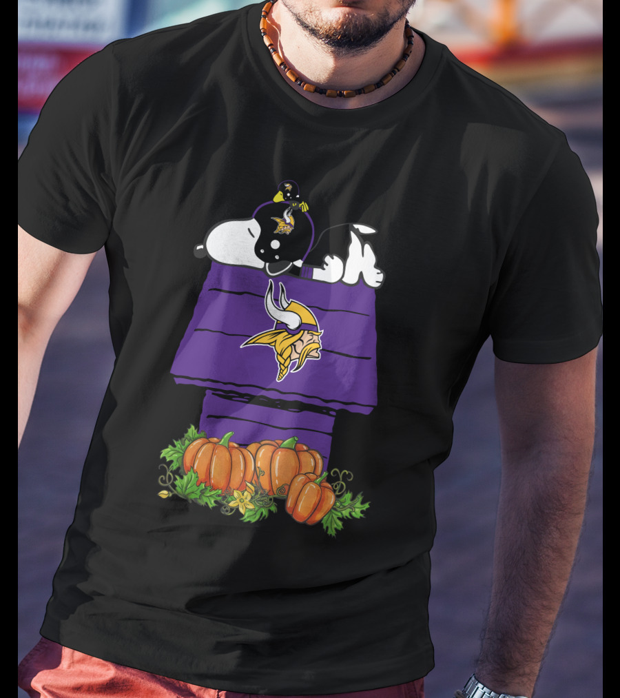 Minnesota Vikings Snoopy Doghouse Pumpkins T-Shirt
