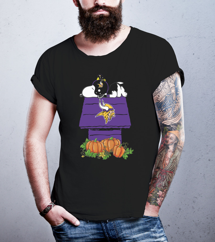 Minnesota Vikings Snoopy Doghouse Pumpkins T-Shirt