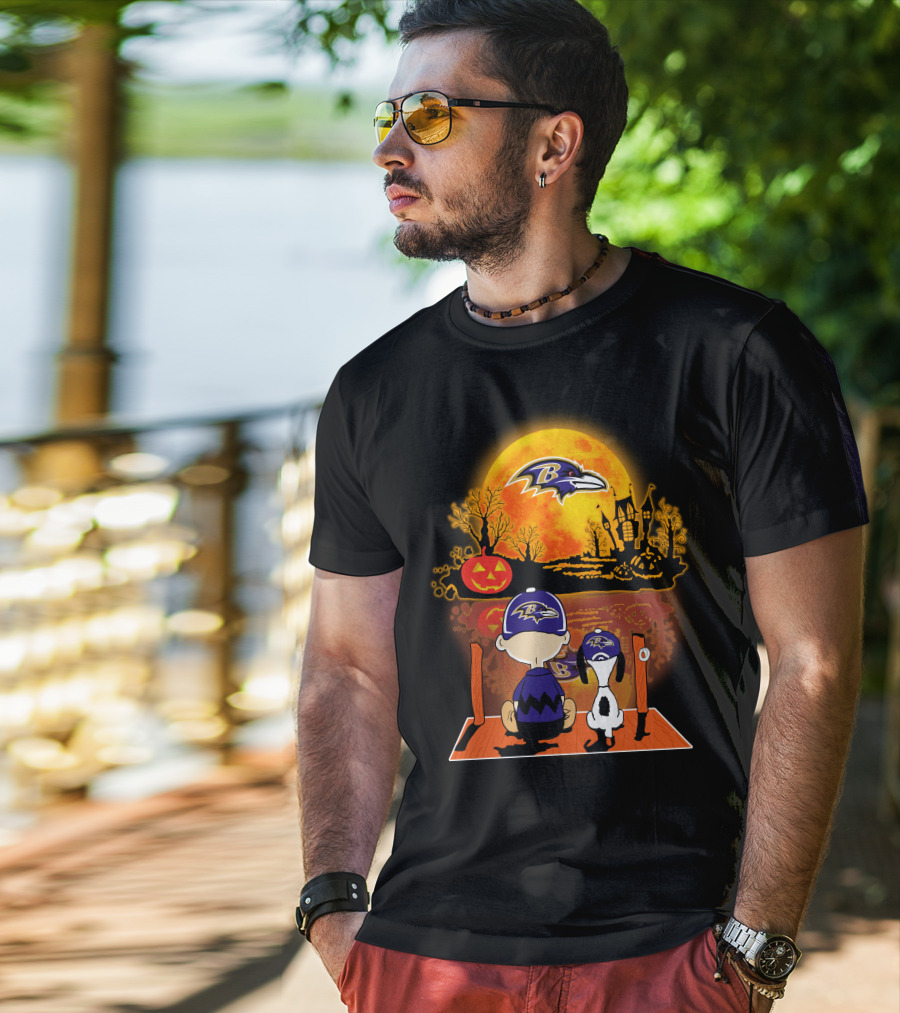 Baltimore Ravens Snoopy And Charlie Brown Halloween Moon Pumpkin Scene T-Shirt