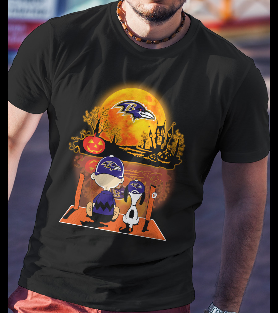 Baltimore Ravens Snoopy And Charlie Brown Halloween Moon Pumpkin Scene T-Shirt