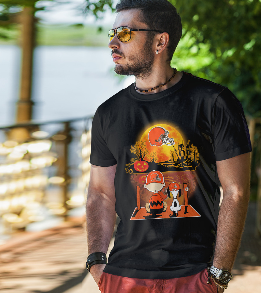 Cleveland Browns Halloween Snoopy Charlie Brown Pumpkin Moon Scene T-Shirt