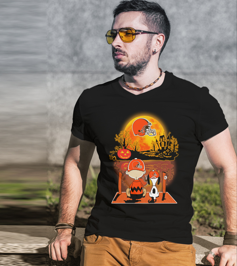 Cleveland Browns Halloween Snoopy Charlie Brown Pumpkin Moon Scene T-Shirt