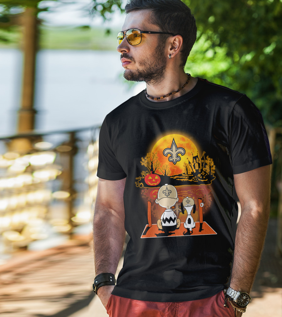 New Orleans Saints Halloween Snoopy Charlie Brown Pumpkin Scene T-Shirt