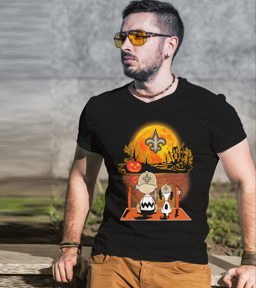New Orleans Saints Halloween Snoopy Charlie Brown Pumpkin Scene T-Shirt