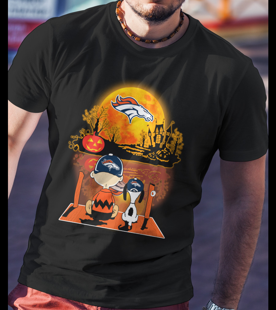Denver Broncos Snoopy And Charlie Brown Halloween Pumpkin Moon Scene T-Shirt
