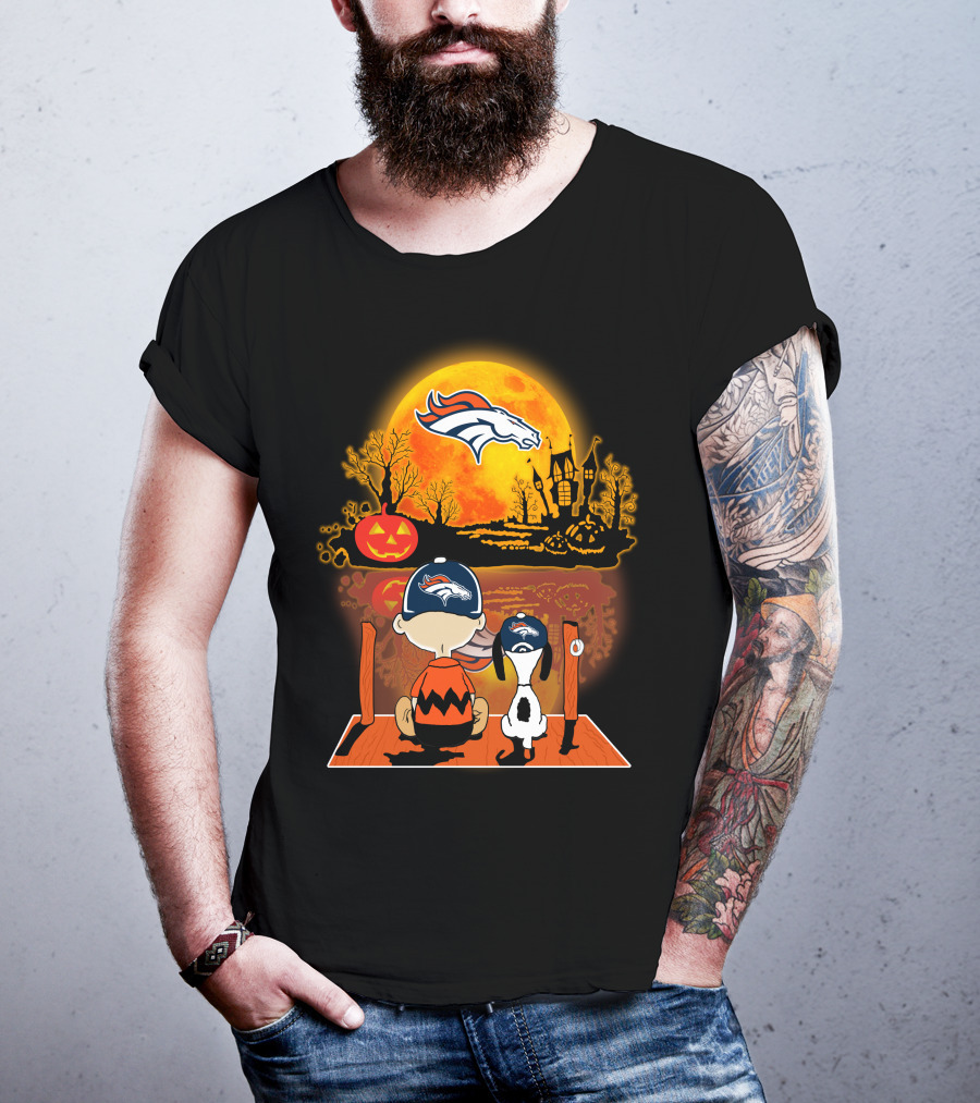 Denver Broncos Snoopy And Charlie Brown Halloween Pumpkin Moon Scene T-Shirt
