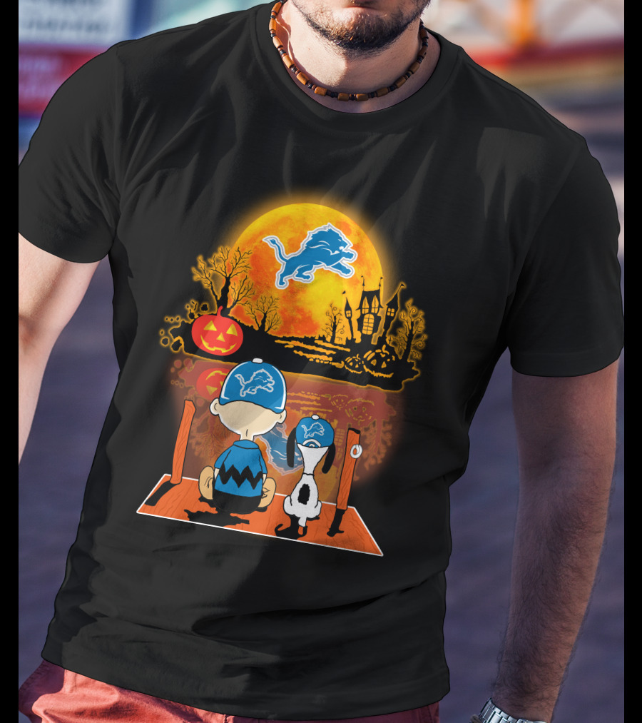 Detroit Lions Snoopy Charlie Brown Halloween Pumpkin Moon Scene T-Shirt