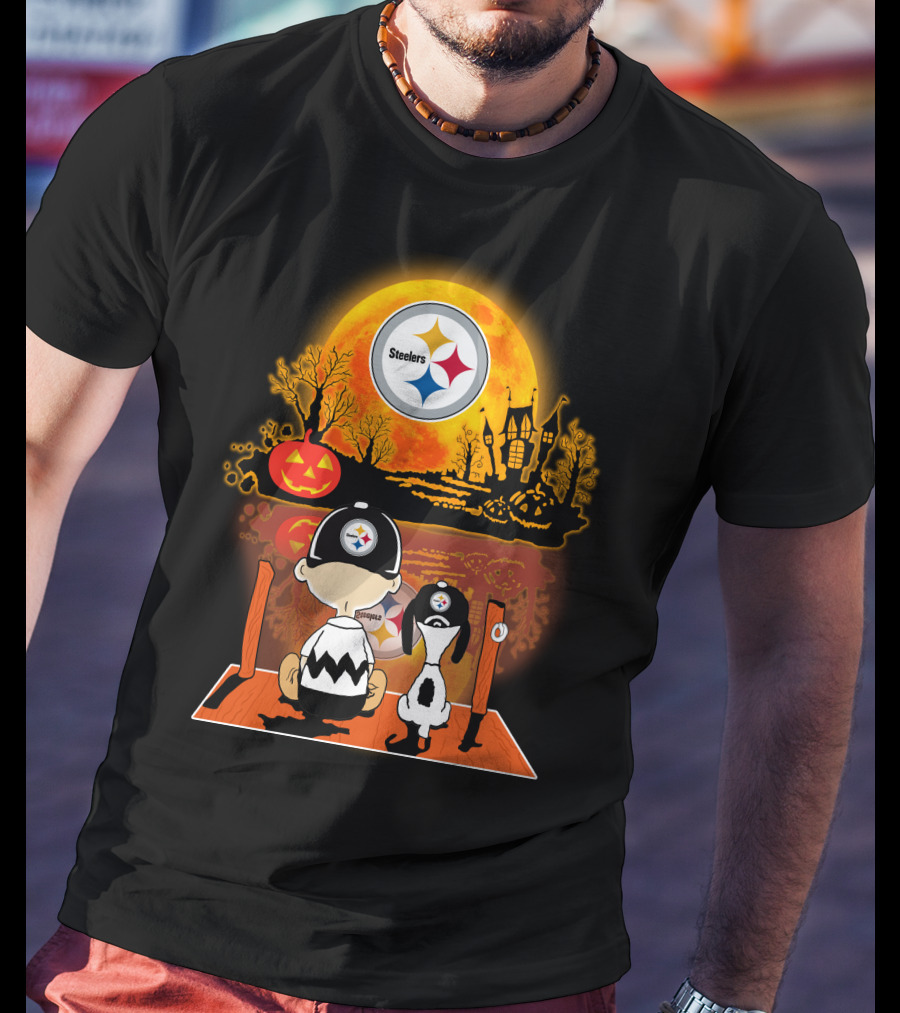 Pittsburgh Steelers Snoopy Charlie Brown Halloween Pumpkin Moon House T-Shirt