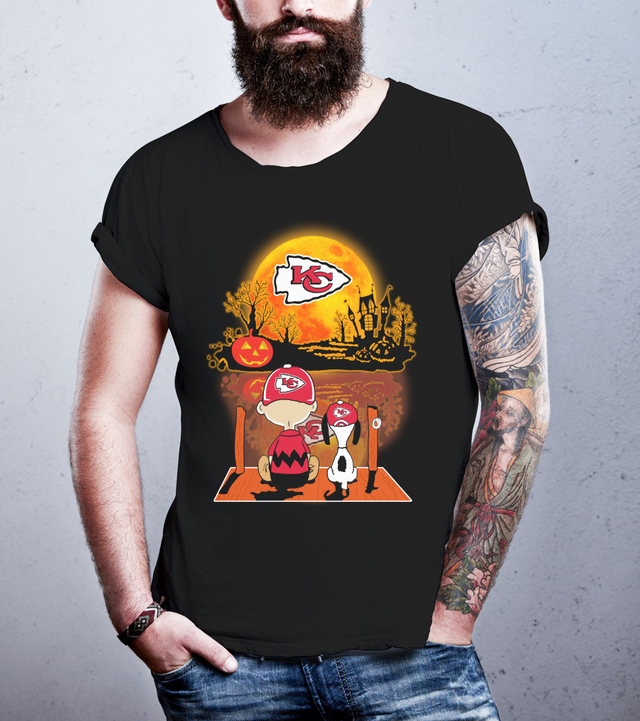 Kansas City Chiefs Snoopy And Charlie Brown Halloween Pumpkin Moon T-Shirt