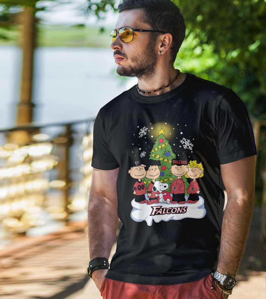 Snoopy Atlanta Falcons Christmas Peanuts Characters Snowflakes Tree T-Shirt