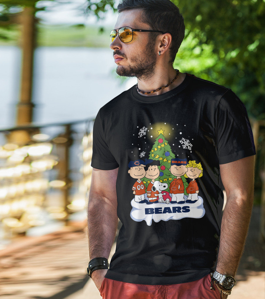 Peanuts Christmas Chicago Bears Snoopy Winter Scene T-Shirt