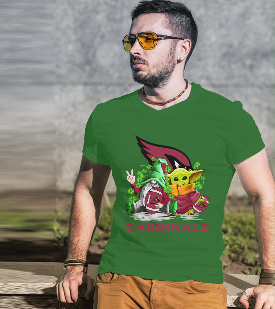 Arizona Cardinals Football Patrick's Day Gnome And Baby Alien With Shamrocks T-Shirt
