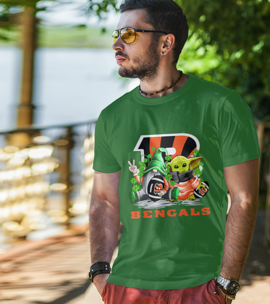 Cincinnati Bengals St. Patrick's Day Gnome And Baby Yoda Football T-Shirt