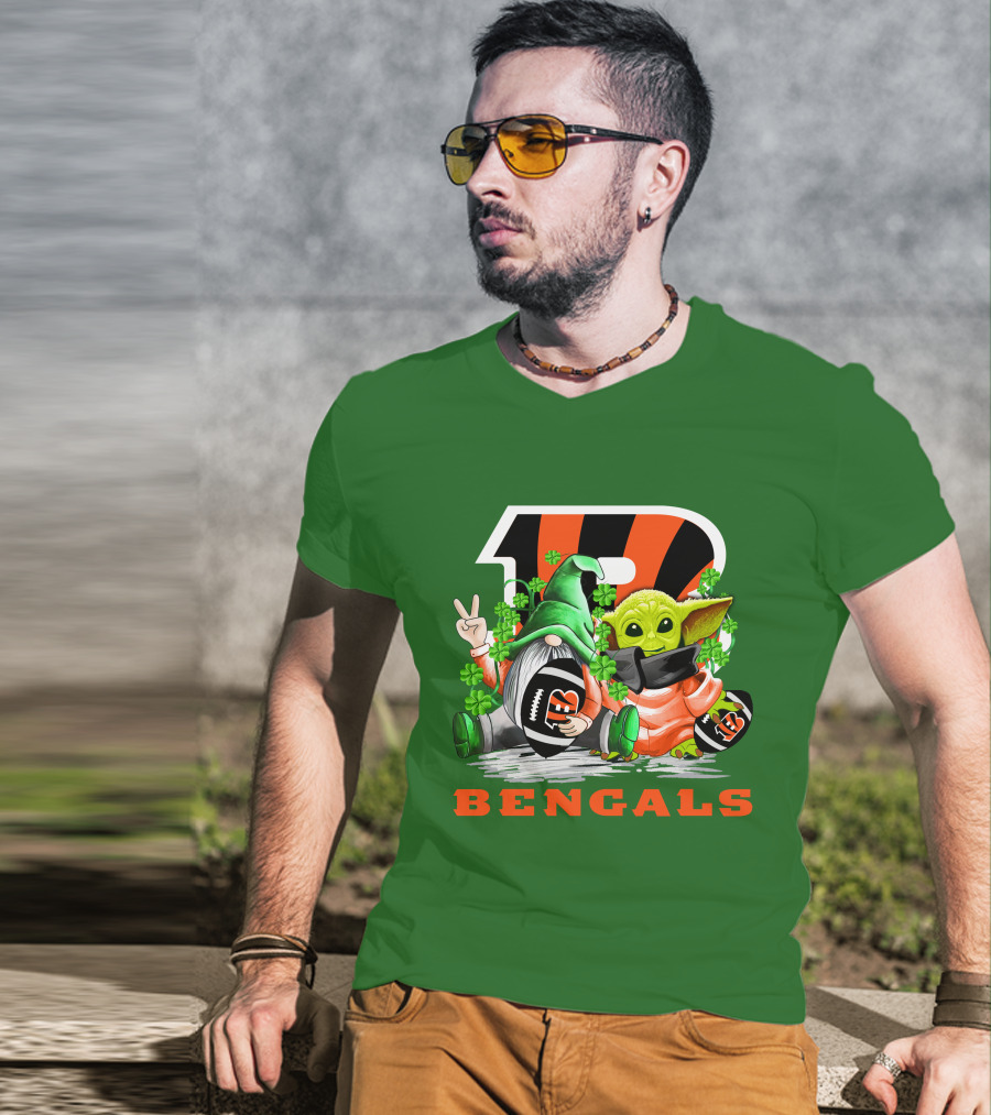 Cincinnati Bengals St. Patrick's Day Gnome And Baby Yoda Football T-Shirt